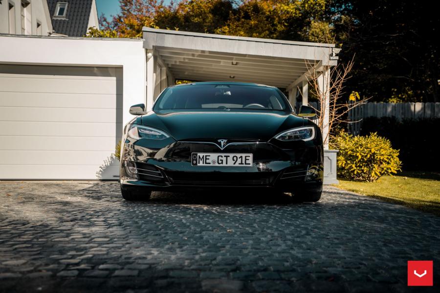  Tesla Model S on Vossen Wheels (VFS-2) 2018 года  (фото 38 из 43)